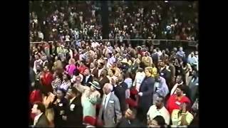 Shirley Caesar- Sweeping Through The City LIVE.webm screenshot 2