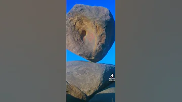 صخرة خميس مشيط العجيبة 