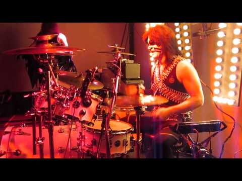 111013 0111 KISS ALIVE! NYC GOD OF THUNDER  DRUM SOLO