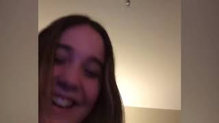 Xvideosllはユーモラスで陽気なビデオを合成します