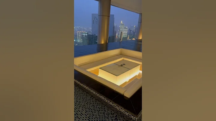 Infinity pool Dubai #1k #subscribe #foryou #infinitypool #pool #bestview #dubai #swimming #shorts