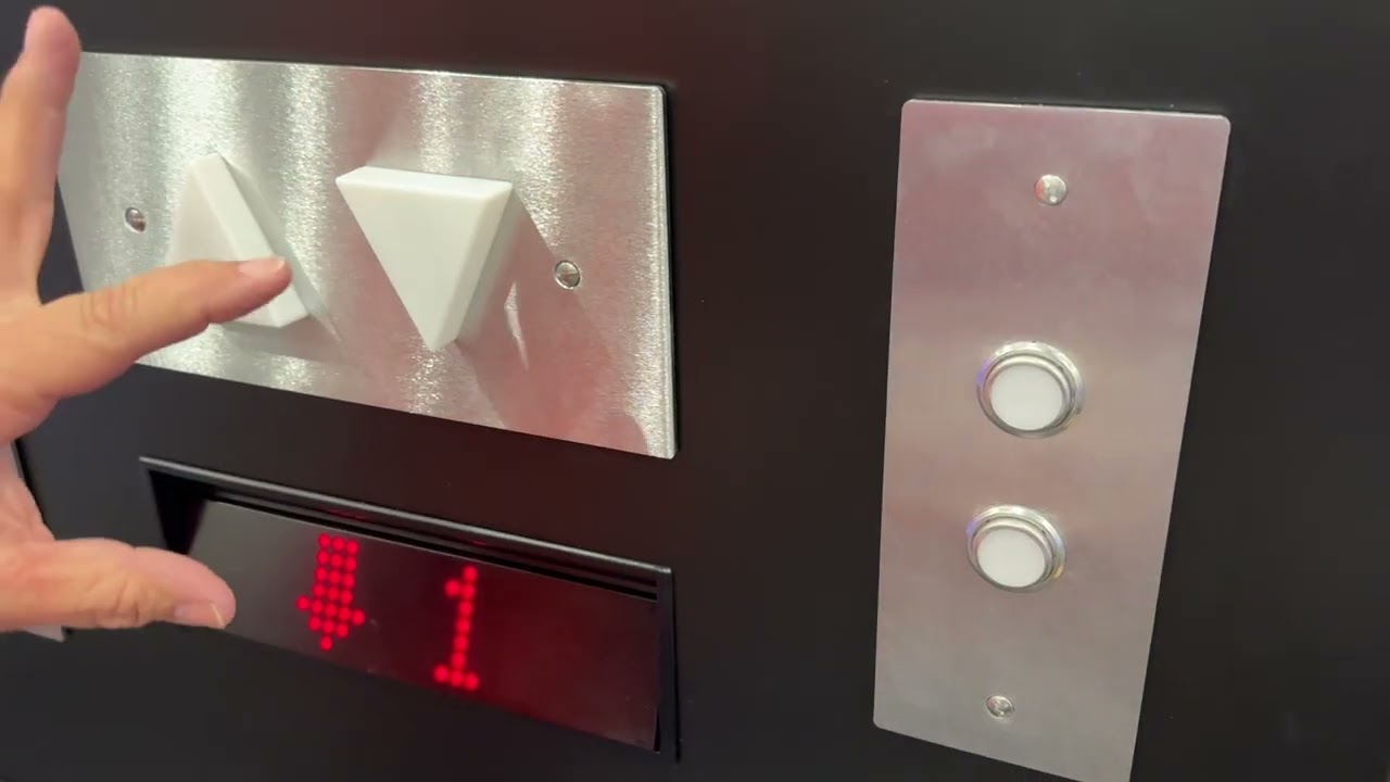 Образец дверного привода лифта TKE и традиционных светильников — NAEC 2025