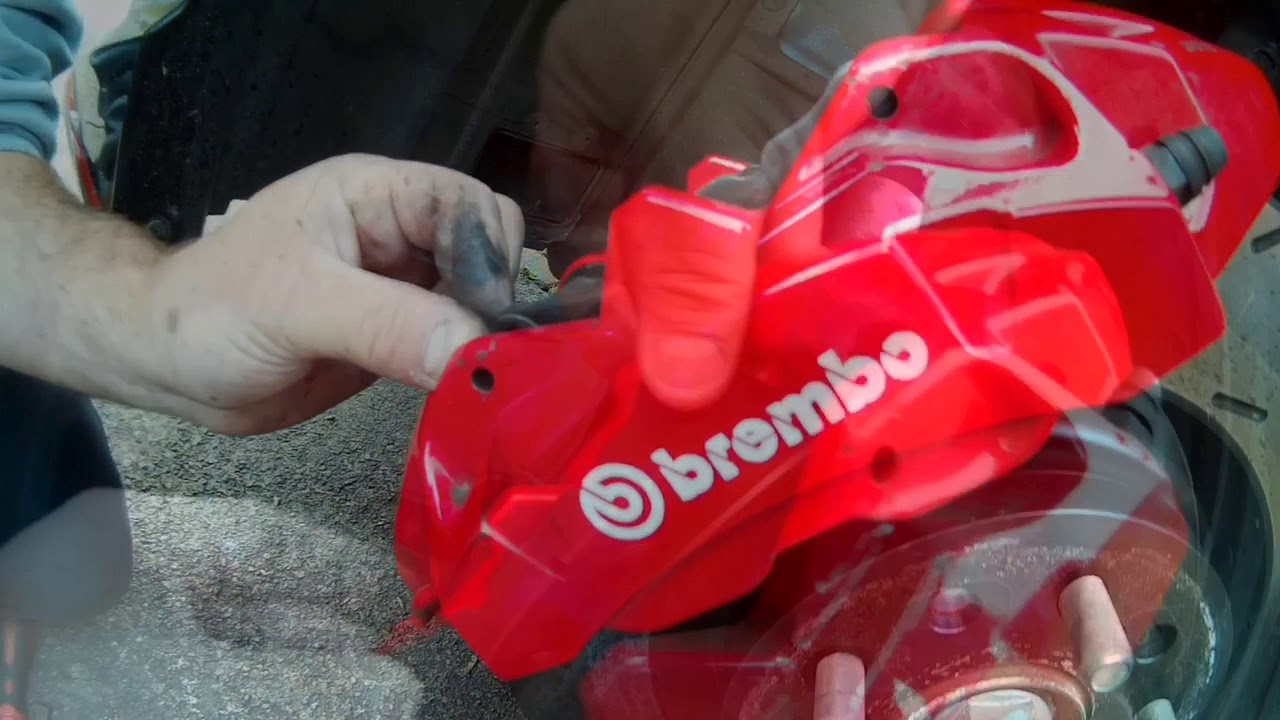 Honda Civic FK2 Brake Pad Change (Front) Brembos - YouTube
