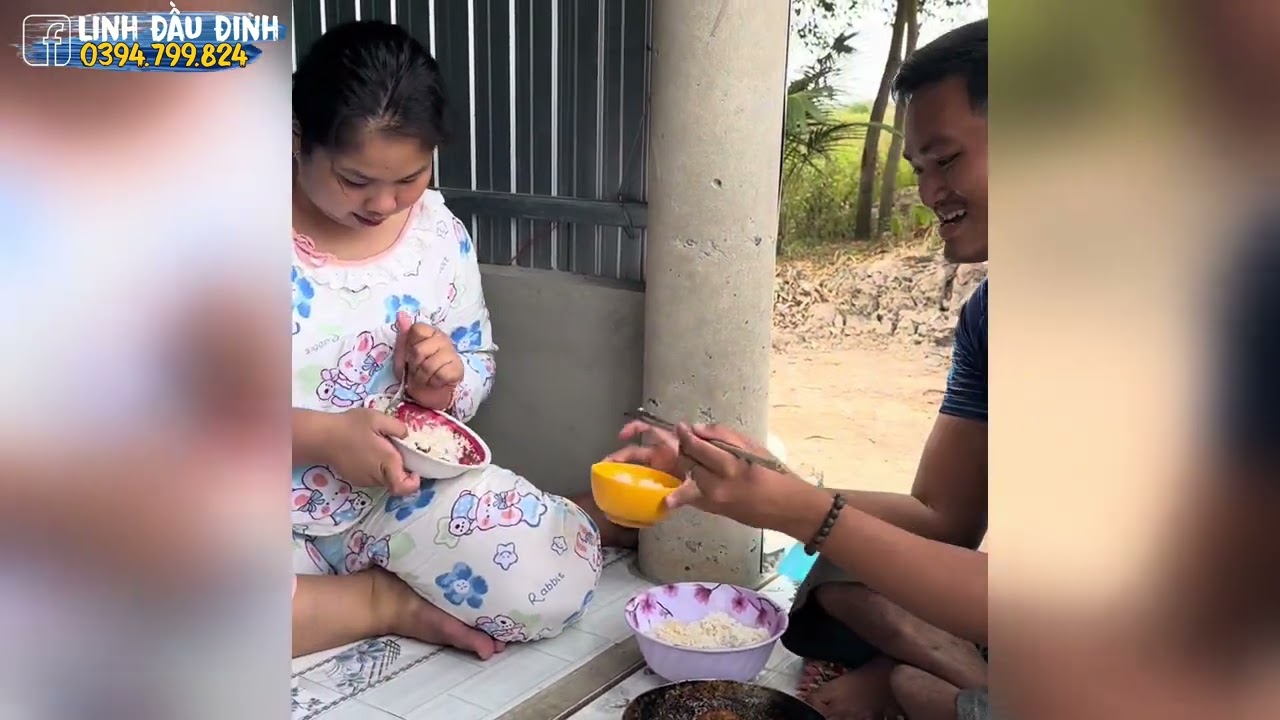 Chàng trai đi 4 chân và bữa cơm đạm bạc cùng vợ .