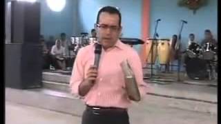 Pastor reconoce que la Biblia de Jerusalén es mejor que la Reina Valera.