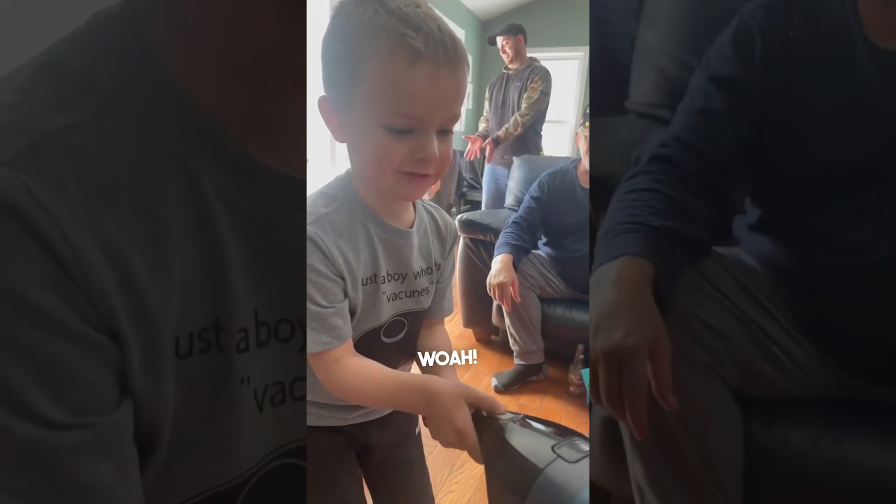 This little boy had a vacuum themed birthday party 😂
