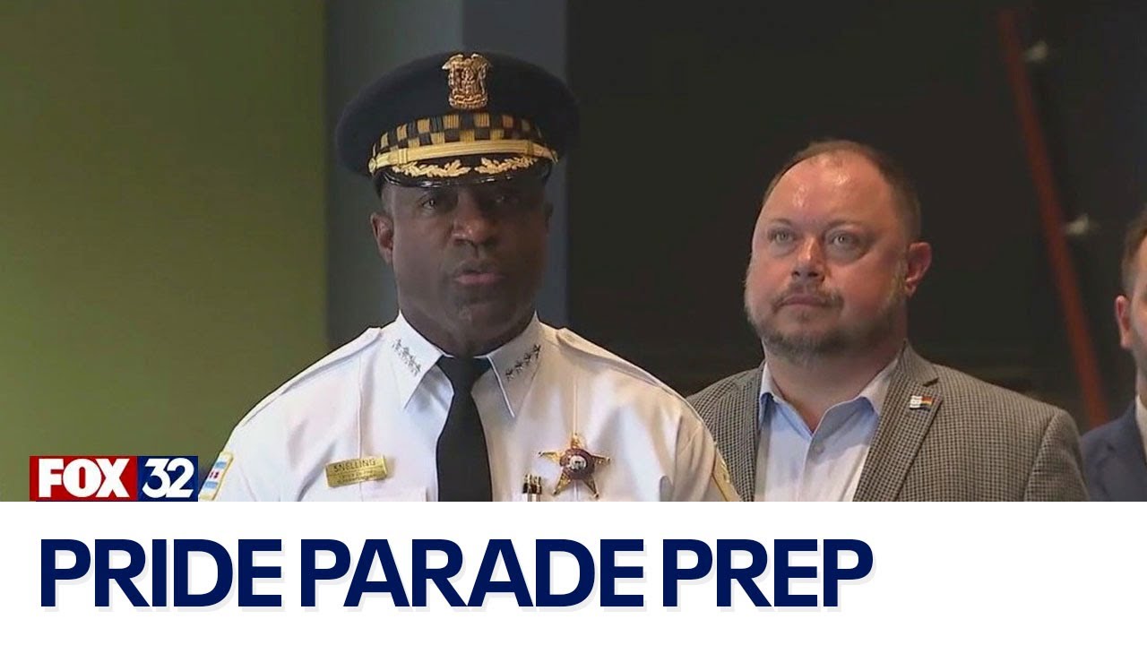 Chicago police preparing for Pride Parade - YouTube