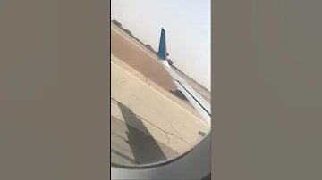 لحظه اقلاع طائره من مطار القاهره 