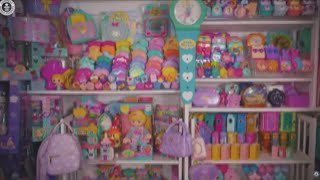 World's largest Polly Pocket collection