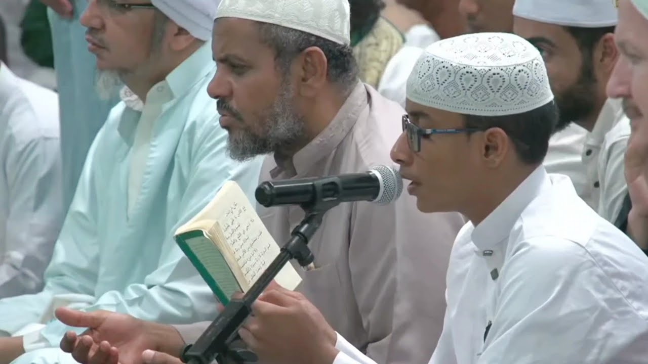 إنشاد الطالب صالح طه أحمد الحداد في مجلس الروحة للدورة الـ٣١ بدار المصطفى