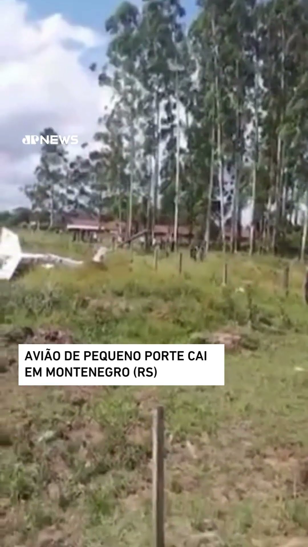Avião de pequeno porte cai em Montenegro (RS)