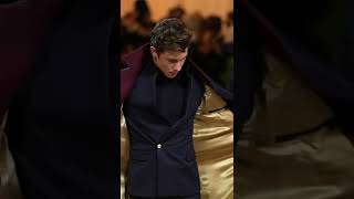 Enjoy A 12-Second Slow-Motion Of Taking His Jacket Off At The Met-Gala
