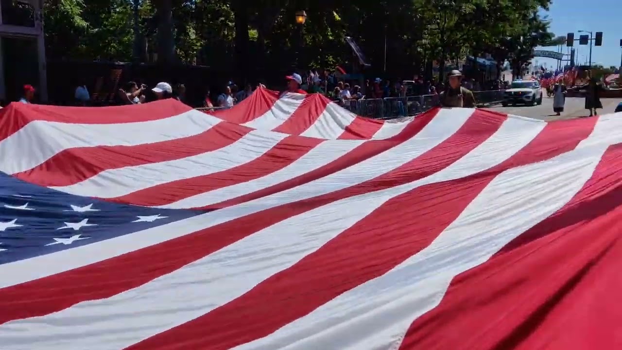 WaWa Welcome America 2022 Barb Selletti & a group carrying Saving Hallowed Ground American Flag