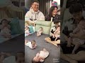 baby playing with dad,赤ちゃんはお父さんと遊びます