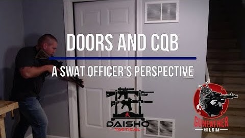 Doors and CQB - A SWAT officer