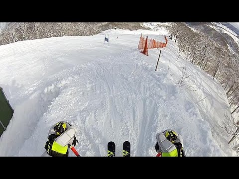 ＜競技者の目線から＞すり抜けるスピード感　アルペン大回転