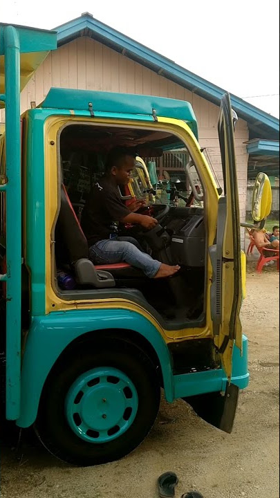 Dodot Bocet bersama truk nya antobollo