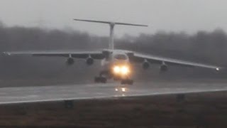 Download Lagu Ilyushin IL-76 strong Crosswind landing. Unbelieveable Russian Pilot skills ! (Watch in HD!) MP3 Download Lagu Ilyushin IL-76 strong Crosswind landing. Unbelieveable Russian Pilot skills ! (Watch in HD!) MP3