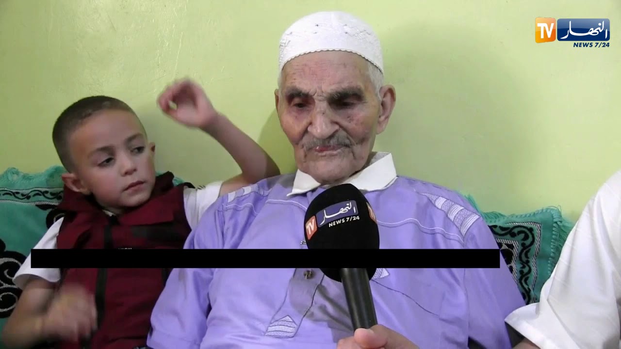 تيارت:  المجاهد قلايلية الشيخ يستذكر محطات الراية الجزائرية ويورثها لأحفاده