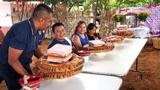 Mucha comida en una boda Oaxaqueña #oaxaca #tradiciones #bodas