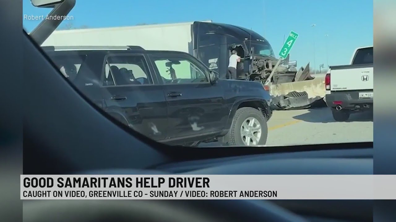 Good Samaritans help crash victim on I-85 - YouTube