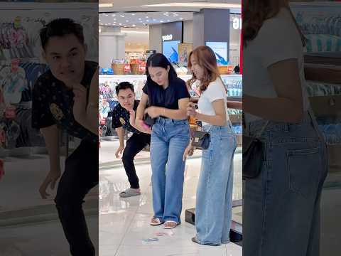 This girl's cellphone is lost