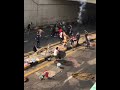 شاهد المتظاهرين يصدون قنابل مسيل الدموع والله ابطال عروس بغدادالان ساحةالتحريرمباشرالان