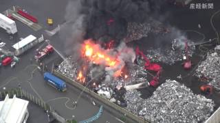 大量のスクラップ燃える　大阪・南港