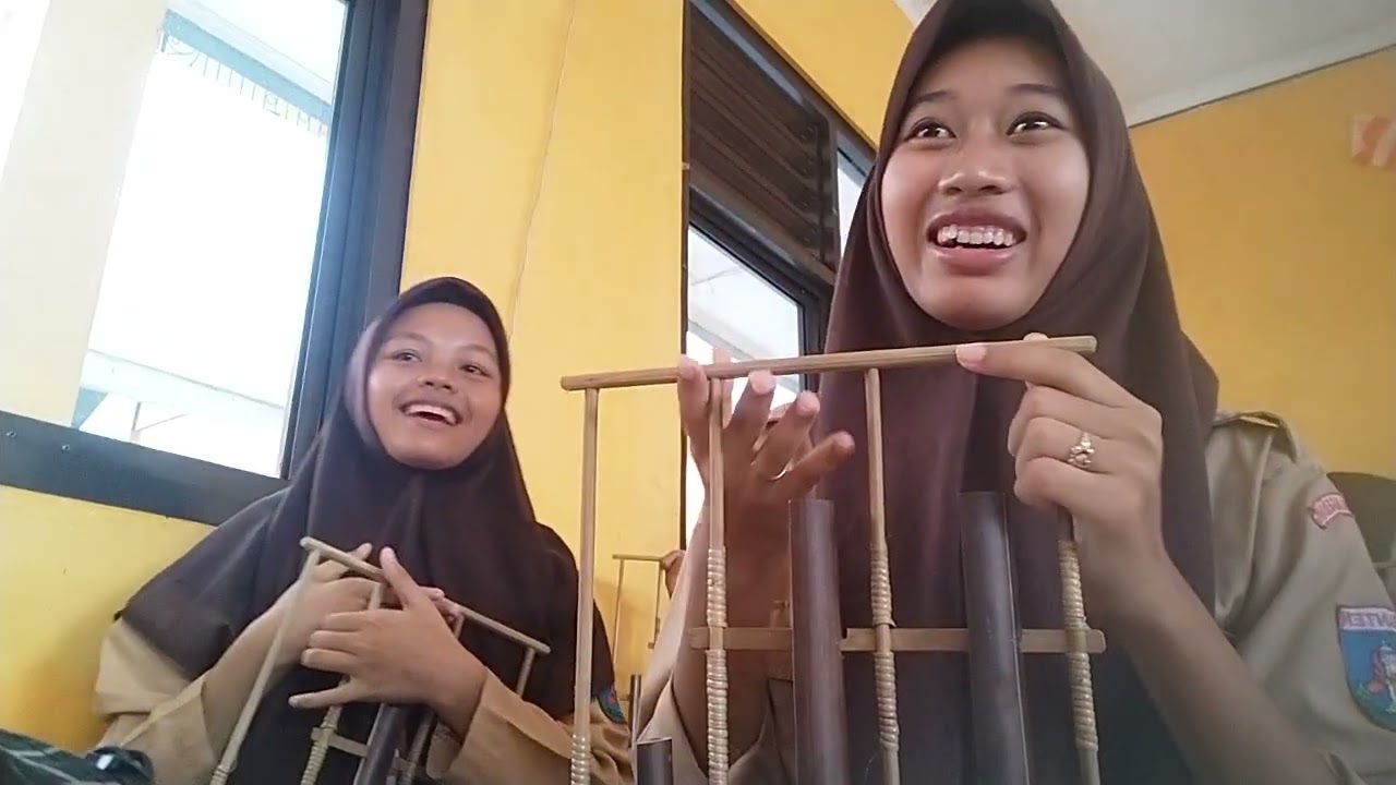 belajar alat musikkkk (sebenernya ga ngerti)