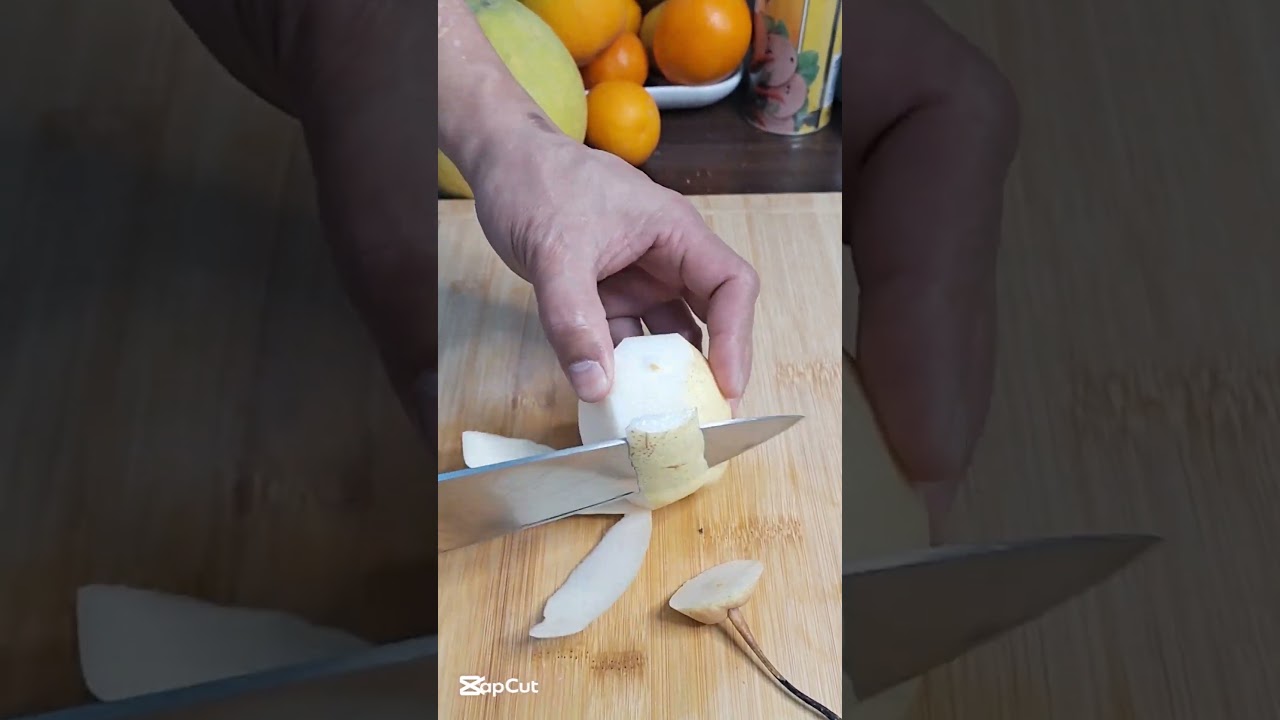 Peeling & Slicing Pear 