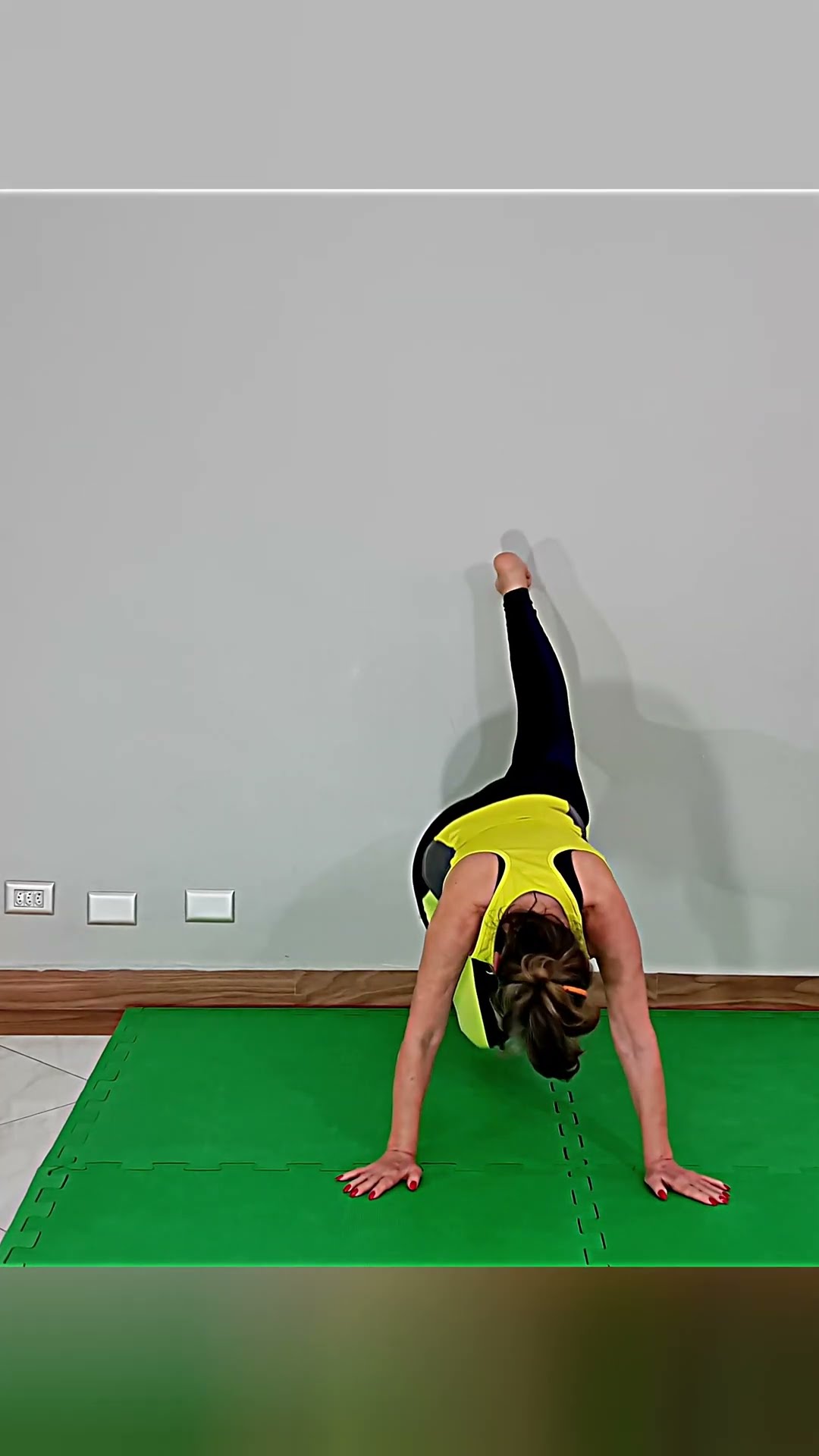 Parte 23 Treino de Pilates na Parede: Fortaleça e Alongue-se de Forma Diferente! ?️‍♀️?