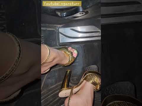 PEDAL PUMP IN BMW440: GOLD HEELS :)