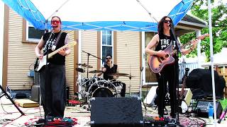 Freyas Felines - Great Wide World (Dayton Porchfest)
Freyas Felines performing Great Wide World at the Dayton Porchfest. Filmed by Darrick Patrick on August 22nd, 2026.
Check out their Facebook here: https://www.facebook.com/freyasfelinesband Freyas Felines - Great Wide World (Dayton Porchfest)