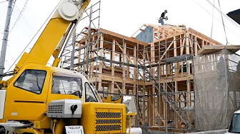The Process of House Framing in Japan! Assembled in Just One Day by Skilled Carpenters