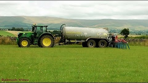 Muck-Spreading on the Stubble. John Deere action.
