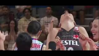 Topa kafa atarak sayı alan ilk Türk olarak Zehra Güneş tarihe geçiyor 😄 Türkiye- Japonya maçı