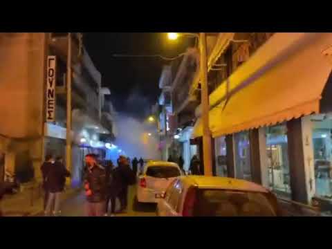 newsbomb.gr: Επεισόδια στη Νίκαια - Πετροπόλεμος, χημικά και οδομαχίες