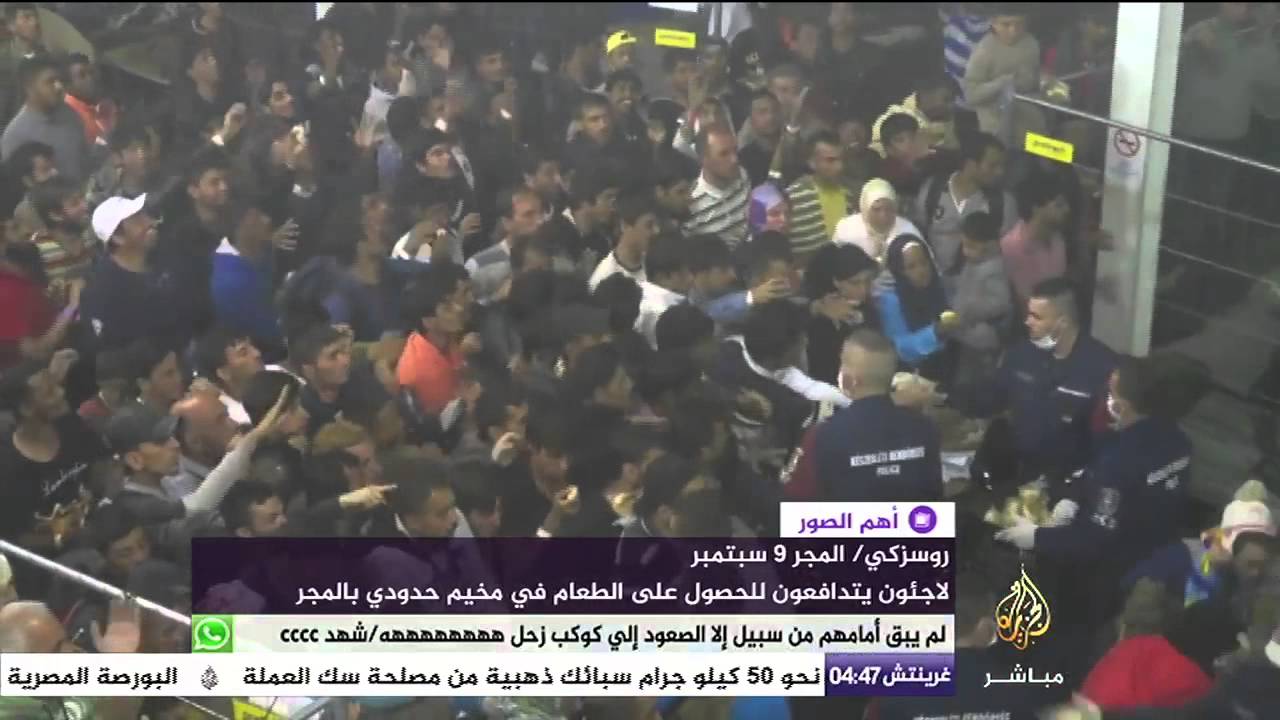 لاجئون يتدافعون للحصول على الطعام في مخيم حدودي بالمجر