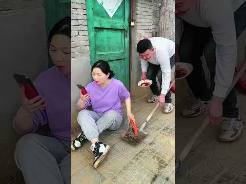Mind-Blowing Plate Exchange Prank! 😱🔥||Carrot Khaane Ke Chakkar Me Shovel Wali Galti! 😂🤦‍♂️|| #short