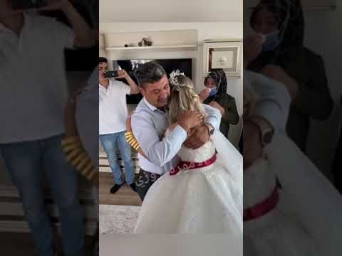 شوفو هاي عروس ماعدها اخ ابوها ربط شريط احمر لها بيت مابي بنت يحتاج تفليش مع اغنيه حياتي وانت مويمي