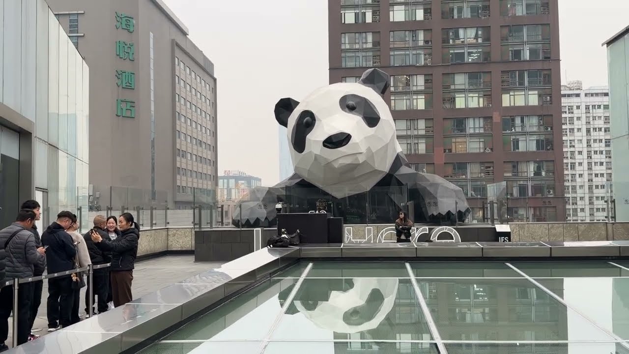 Chengdu China, places to see as a tourist besides the pandas.