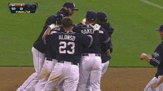 SF@SD: Padres walk off in 12th on Scutaro's error