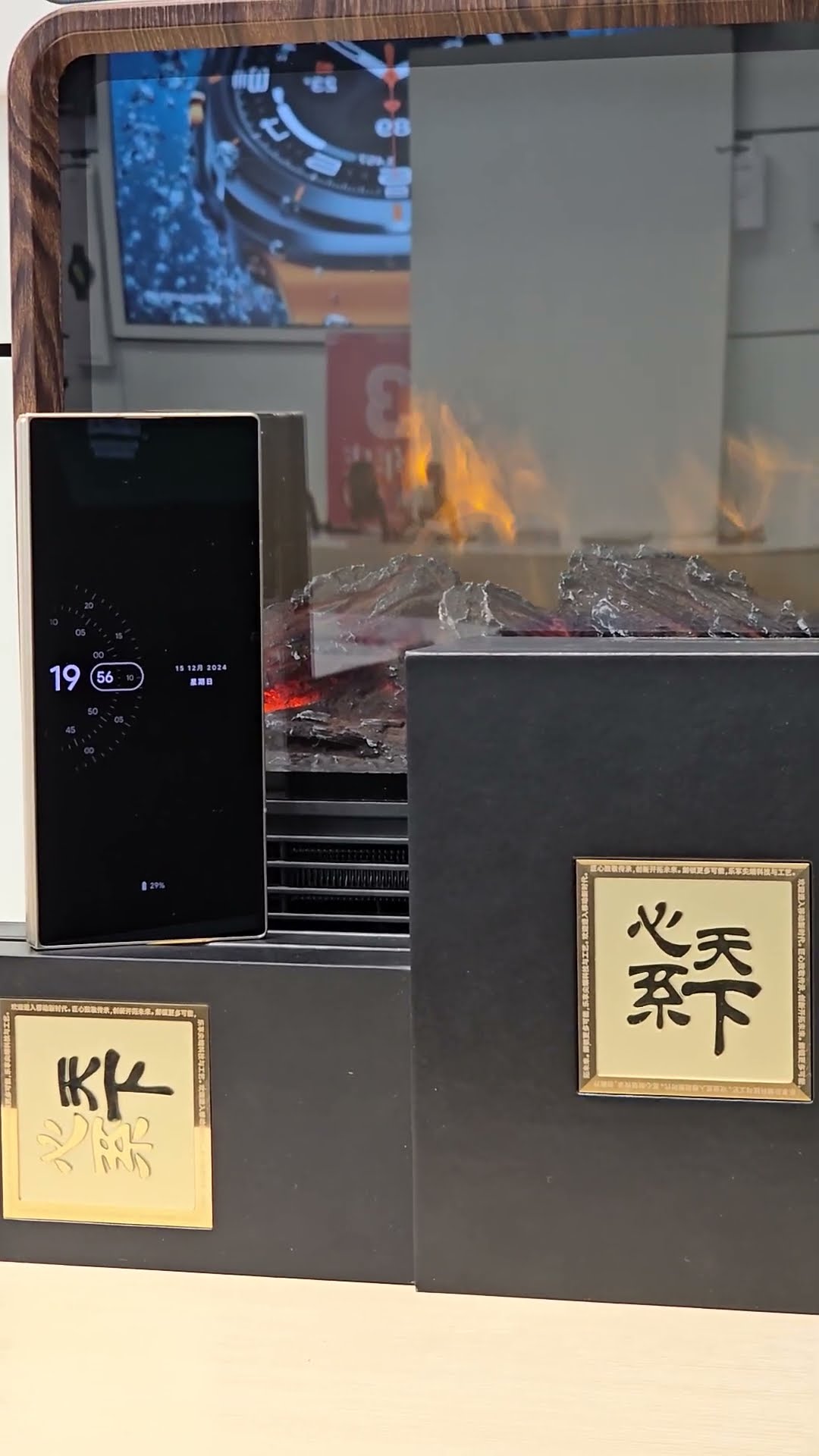 muviz edge's screen-off display is really amazing when paired with W25 Samsung W25 Heart to Heart