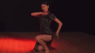 綺麗なお姉さんがチャイナドレスで踊る② 生脚スパッツなし