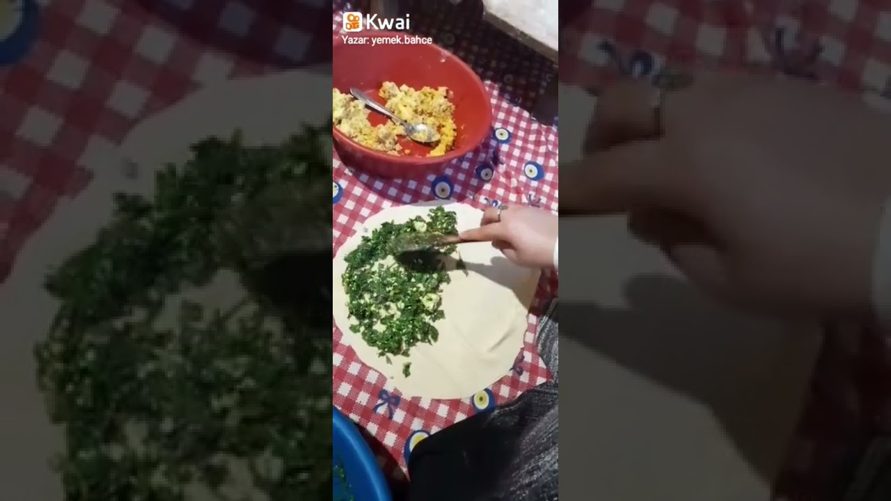 Kimler Börek seviyor Yorumlara gelsin. #börek #yemek #video #keşfet #raziye @videos3