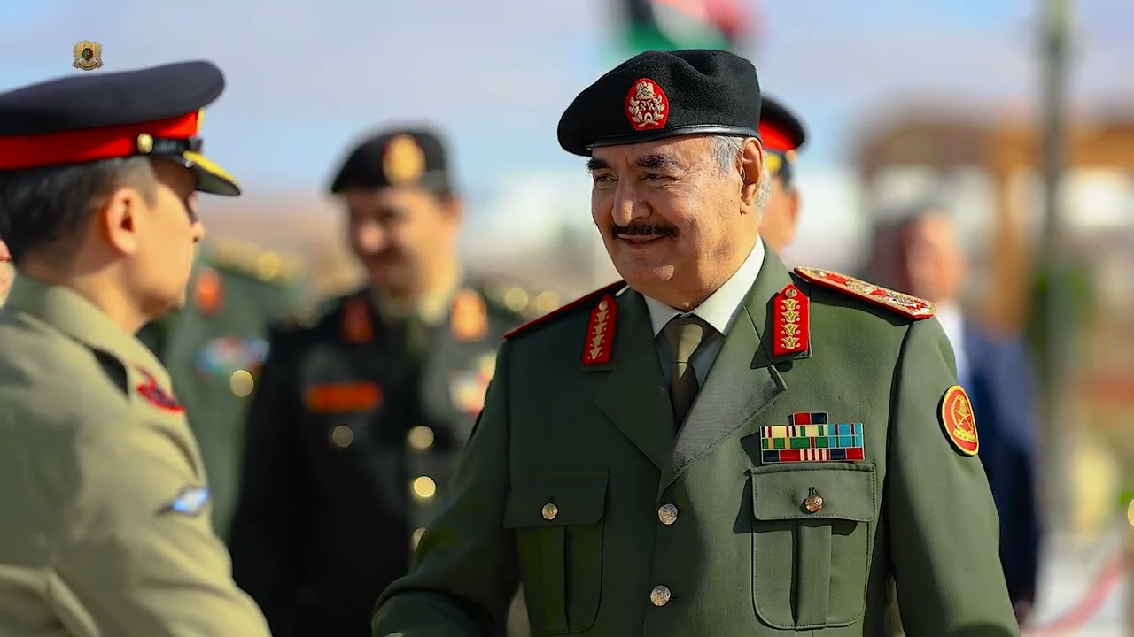 القائد العام المشير خليفة حفتر يستقبل قائد الجيش الباكستاني المشير عاصم منير، يرافقه وفد عسكري.