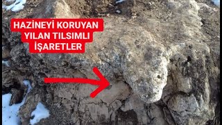 HAZİNEYİ KORUYAN VE TILSIM OLDUĞUNU GÖSTEREN YILAN.