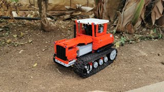 трактор ДТ-75 гусеничный вездеход из лего техник/Lego technic tracked off road tractor DT-75