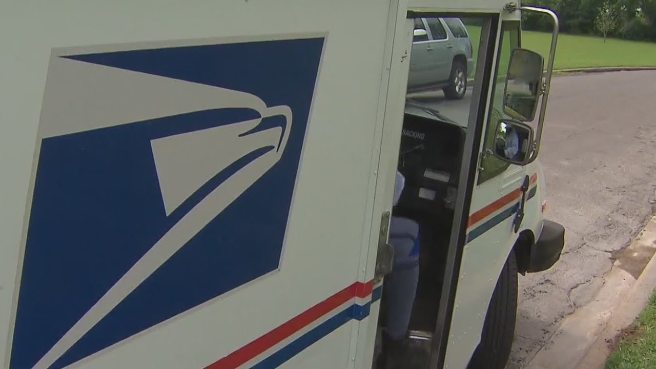 Reward offered after letter carrier robbed in Addison - YouTube
