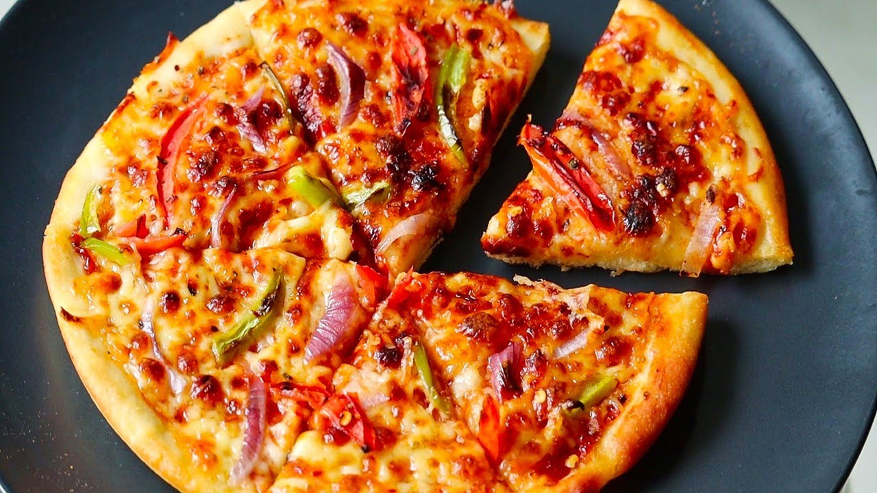 ఇలా చేస్తే పిజ్జాని కేవలం 5ని||ల్లో చేసుకొని లాగించేయొచ్చు🍕😋Veg Pizza In Just 5 Min👍Pizza On Tawa👌